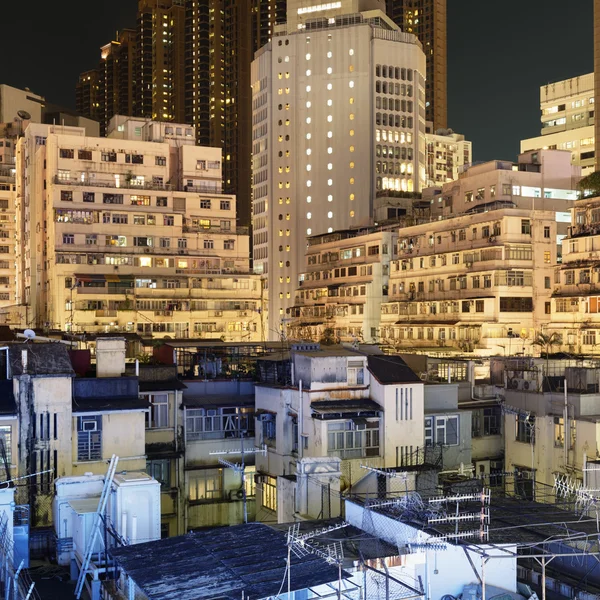 Apartment buildings at night in Hong Kong. — Stock Photo, Image