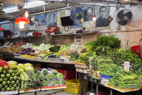 Bowrington Road Market em Hong Kong. Barraca de legumes em Hong Kong, Bowrington Road, Wanchai . — Fotografia de Stock