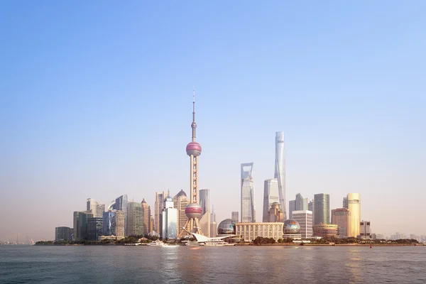 Vista del horizonte de Shanghai desde The Bund . —  Fotos de Stock