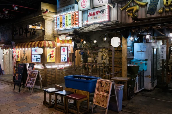 Yakitori Alley in Yurakucho Sotto le tracce di JR Yamanote . — Foto Stock