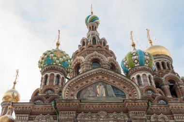 Katedrali üzerinde yükselen güneş ışınlarının kan bizim Savior. Kış, St Petersburg