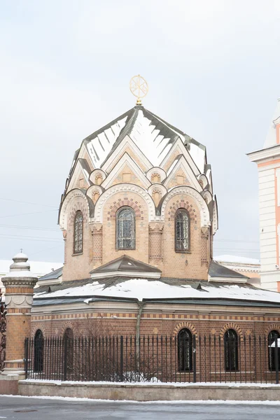 Sakristei-Panteleimon-Kirche am Erlöser auf vergossenem Blut. — Stockfoto