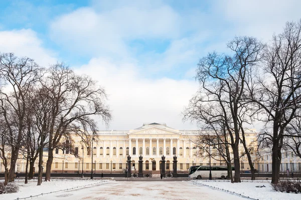 ロシア美術館の建物です。冬、サンクトペテルブルク — ストック写真