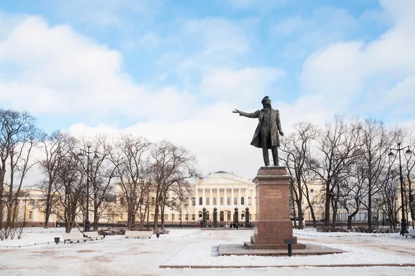 Arts Square, ett monument till Pushkin. Vintern, St. Petersburg Royaltyfria Stockbilder