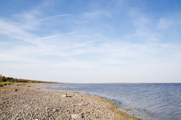 The rocky shore of the lake. The North Of Russia — Stock Photo, Image