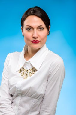 Güzel bir kadın modelin portresi.