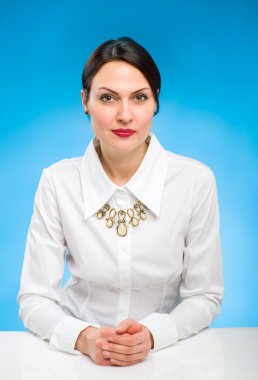 Güzel bir kadın modelin portresi.