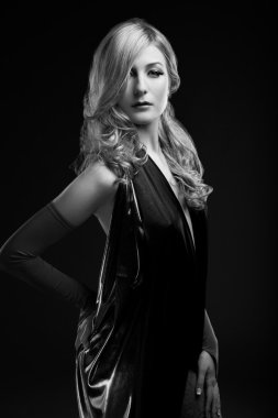 b ve w glamour portre sarışın kadın