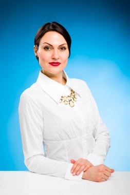 Güzel bir kadın modelin portresi.