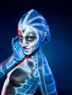 Mistik gerçeküstü yabancı kadın.