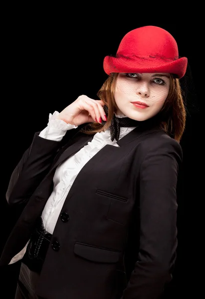 빨간 모자쓴 아름다운 여인. — 스톡 사진