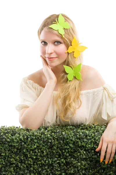 Bella donna bionda con decorazione a farfalla . — Foto Stock