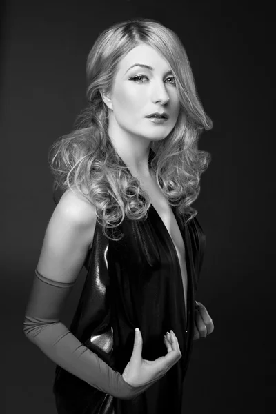 B et W Portrait glamour de femme blonde — Photo