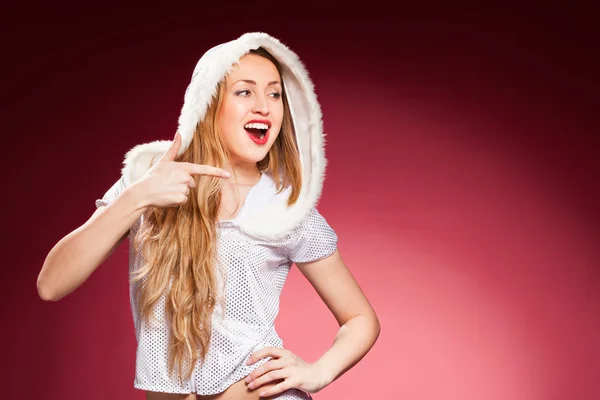 Schöne sexy Mädchen trägt Weihnachtsmann claus — Stockfoto