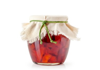 beyaz zemin üzerinde bir kavanoza elma reçel