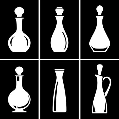 Siyah arka plan üzerine cam sürahi