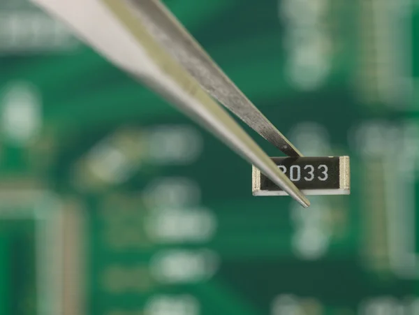 Resistors in tweezers — Stock Photo, Image