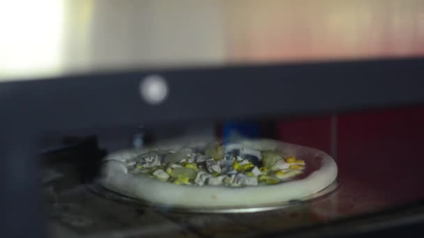 Szybkie Pieczenie Pizzy Szybą Kuchni Restauracyjnej — Wideo stockowe