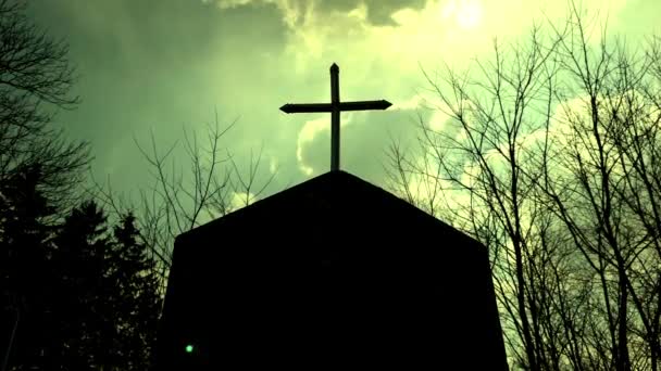 Graveyard Old Cross Symbol Sky Light Background — Stockvideo