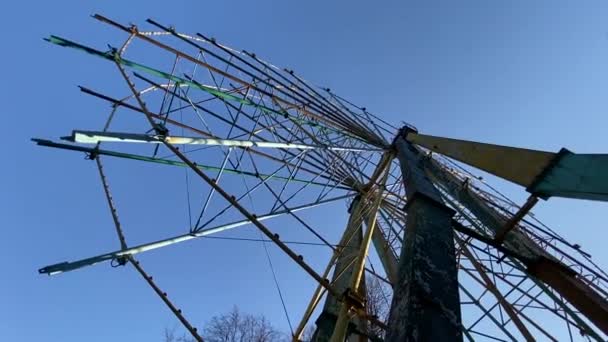 Velho Rústico Abandonado Ferris Roda Parque Cidade Pôr Sol Céu — Vídeo de Stock