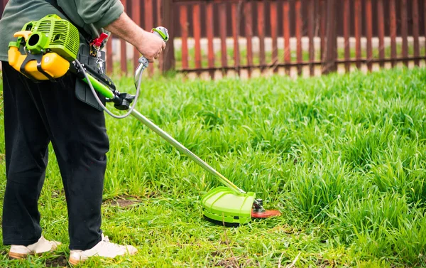 Farmer Working Grass Cutter Spring Farmland Soil — Stock Photo, Image