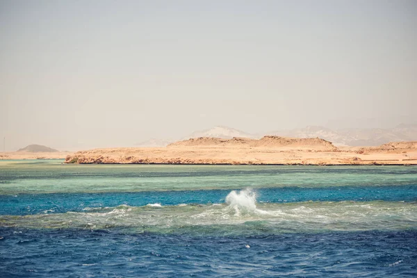 Kızıl Deniz Kıyısı Manzarası Arka Planda Mısır Dağları — Stok fotoğraf