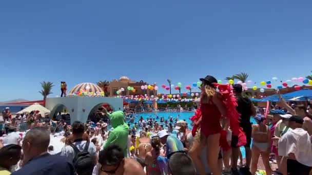 Mısır Sharm Sheikh 2021 Yazlık Otel Tatil Köyü Dansçıları Köpüklü — Stok video