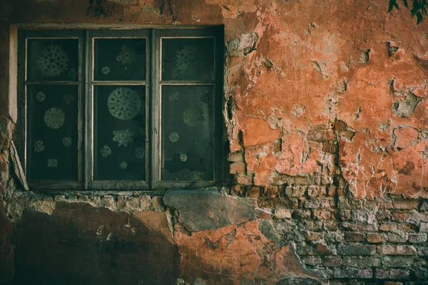 Поврежденный Кирпичный Винтажный Фасад Здания Старыми Элементами — стоковое фото