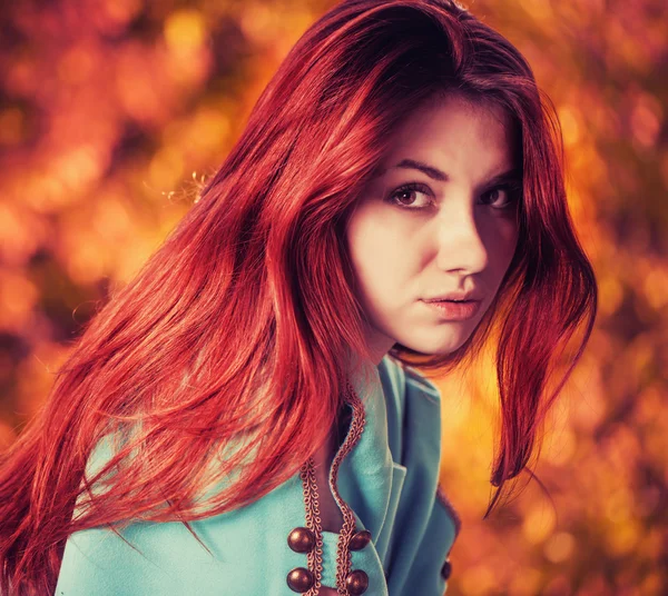 Underbara rödhårig kvinna porträtt — Stockfoto