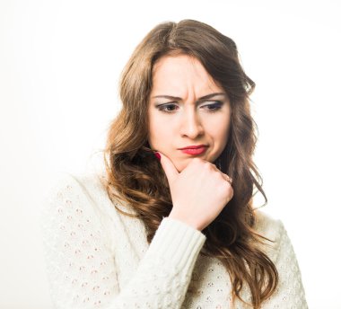 Ciddi dalgın kadın portre