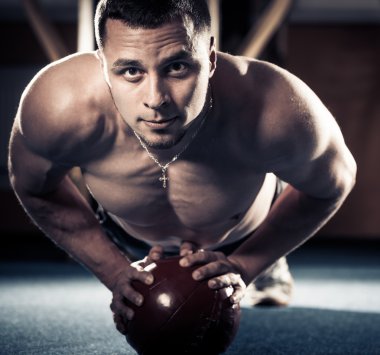 Kas egzersiz topu ile