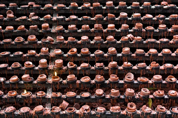 Ofrendas de velas rojas —  Fotos de Stock