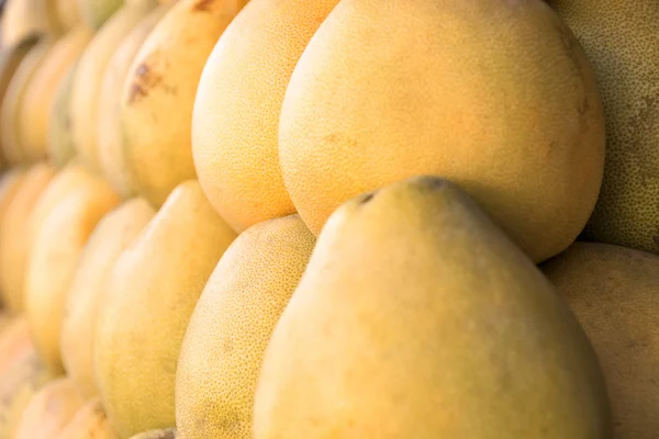 Pomelo försäljning — Stockfoto