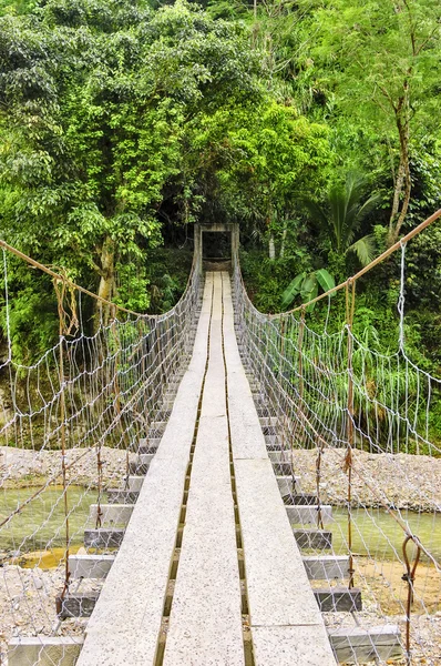 Puente colgante rural — Foto de Stock