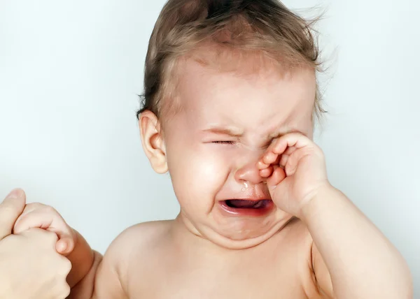 The baby cries — Stock Photo, Image