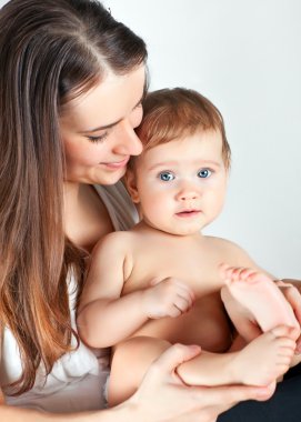 küçük bir çocuk ile anne