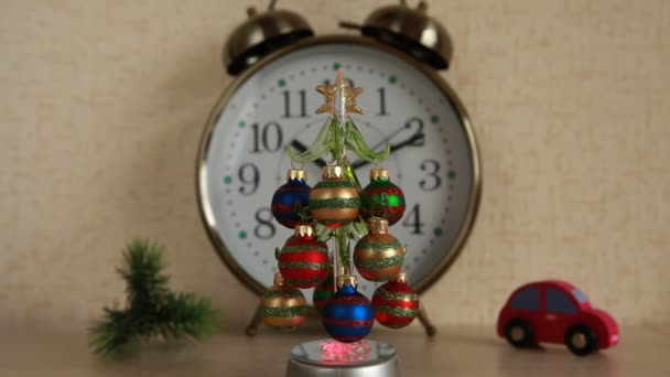 Gift Christmas tree with balls on the background of the clock — Stock Video