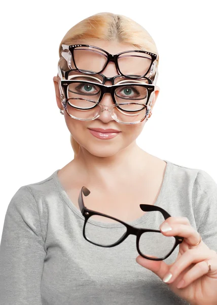 Nő megpróbálja a szemüveg — Stock Fotó