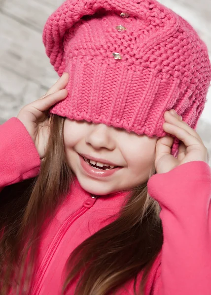 Funny girl closed the cap of the eye. — Stock Photo, Image