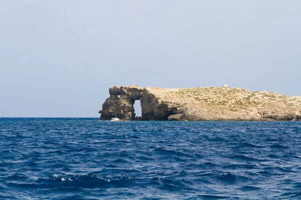 Laguna cristallina sull'isola di Comino, Malta, Mediterraneo — Foto Stock