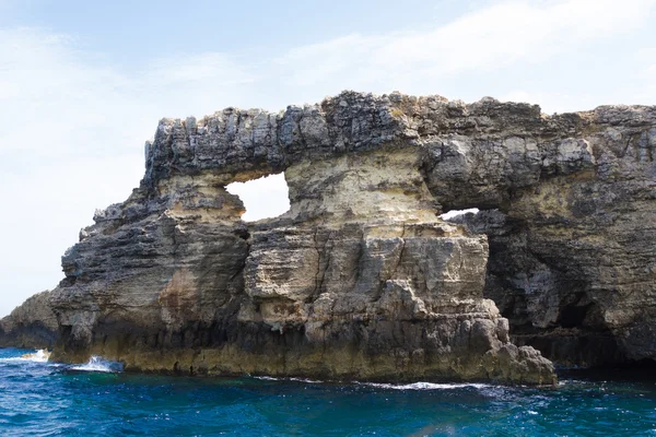 Krystalicznie czyste laguny na wyspę Comino, Malta, Mediterranean — Zdjęcie stockowe