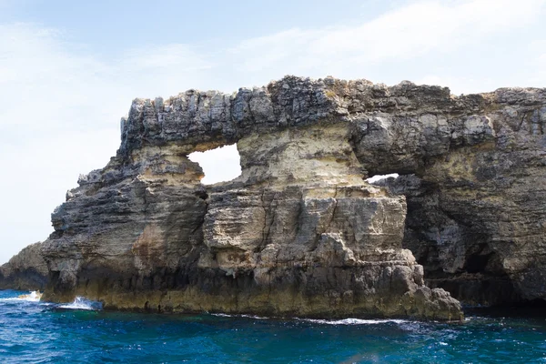 Lagoa cristalina na ilha de Comino, Malta, Mediterrâneo — Fotografia de Stock