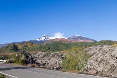 Etna yanardağı sonbahar renkleri ile