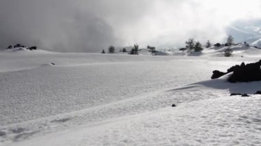 Volkan Etna, ağaç kar ile atış kaymak