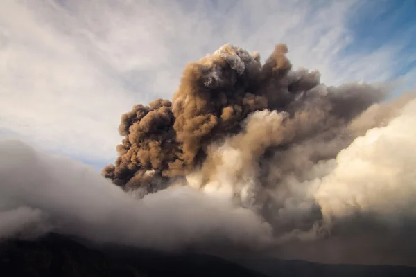 Monte Etna Eruzione e flusso lavico — Foto Stock