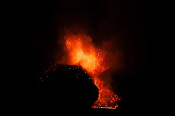 Etna Dağı Erüpsiyonu ve lav akışı