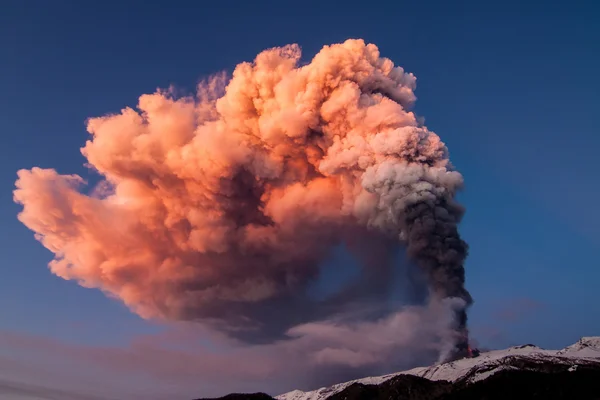 Ätna-Eruption und Lavastrom — Stockfoto