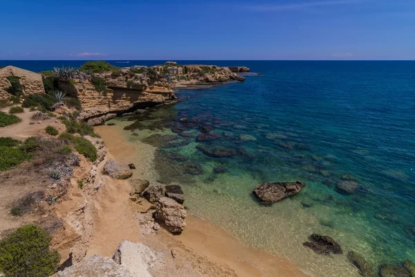 Spiaggia in Sicilia Riserva del plemmirio a Siracusa — Foto Stock