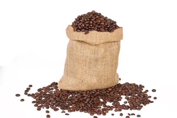Torba do kawy - kawa w płótnie kawy worek na białym tle — Zdjęcie stockowe