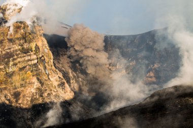 Etna volkanın Zirvesi kraterler